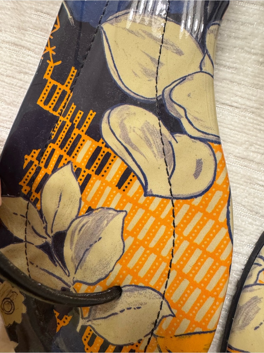 Limited edition Tory Burch Printed Miller-Style T-Strap Sandals - Picture 6 of 9